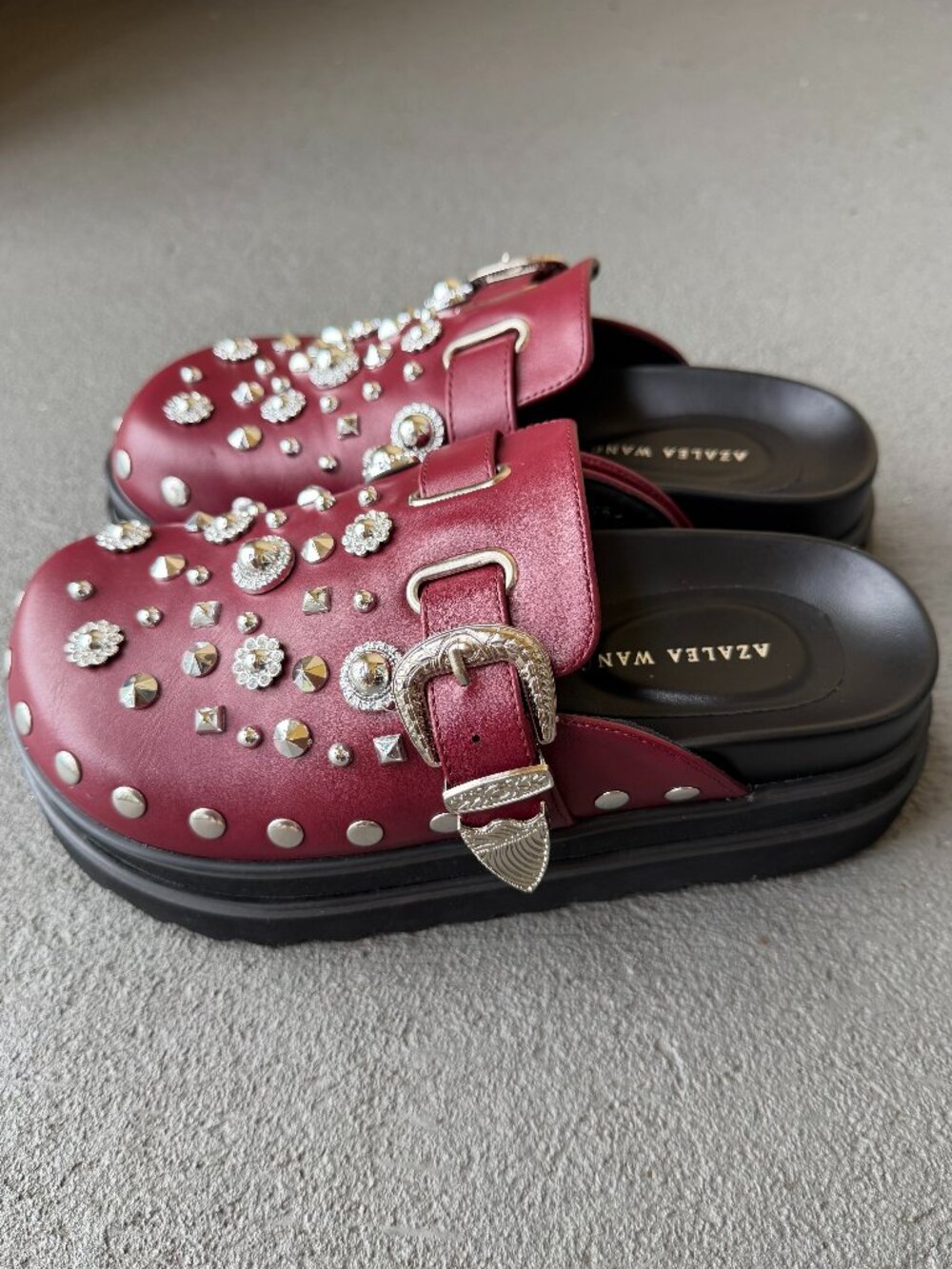 Azalea Wang Swiftly Burgundy Studded Platform Clog Mules Casual NWOB - Picture 8 of 9